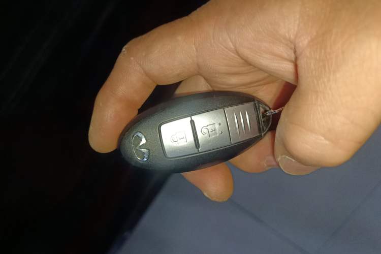 Used Infiniti ESQ 2014 1.6L Spontaneous Edition