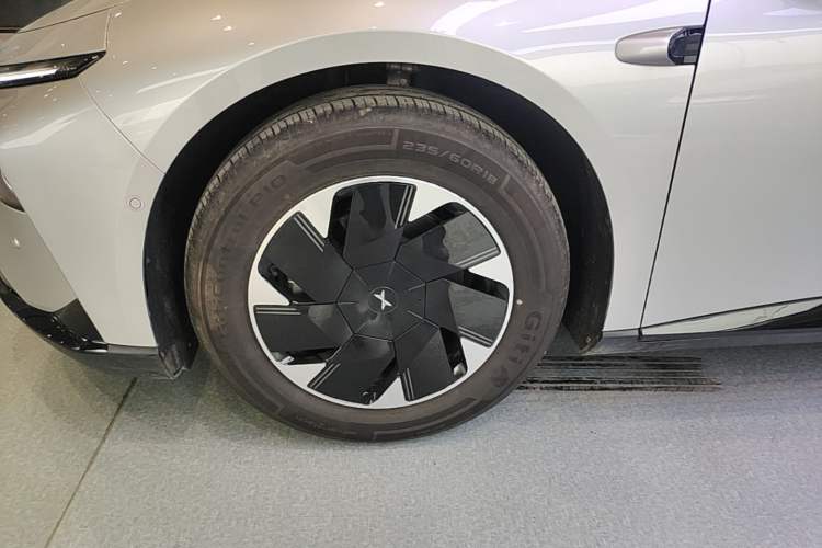 Used XPeng P7+ 2024 Ultra-Long Range Max Left Front Wheel Hub