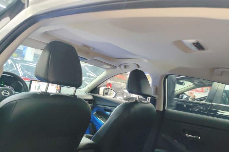 Used Nissan Sylphy 2023 1.6L CVT Smart Drive Version Headliner