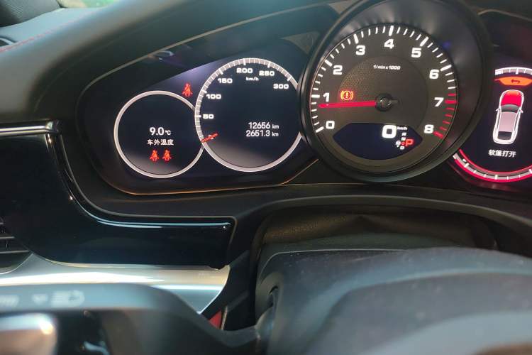 Used Porsche Panamera 2023 Panamera 2.9T Odometer Close Up