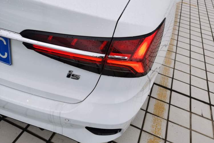 Used Roewe i5 2021 1.5L CVT Platinum Edition
