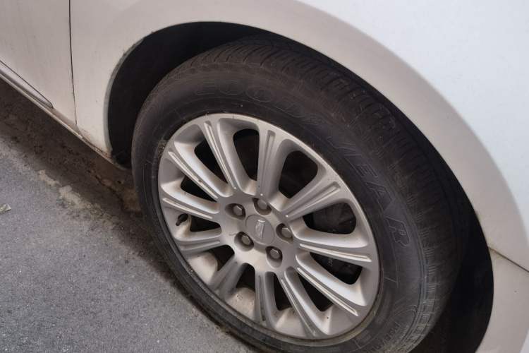 Used Cadillac XTS 2016 28T Elite Edition Right Front Wheel Hub