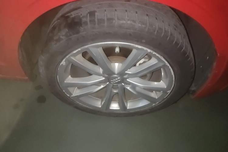 Used Audi A3 2015 Limousine 35 TFSI Millionth Anniversary Comfort Model Right Front Wheel Hub