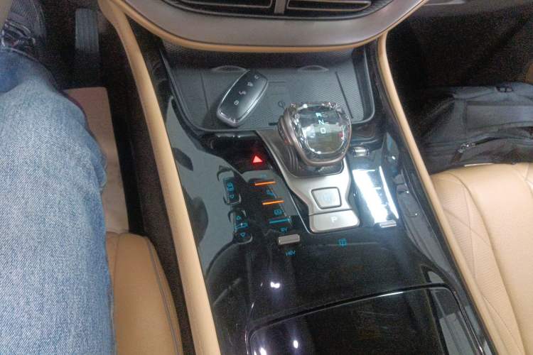 Used Denza D9 2022 DM-i 1040 Prestige Model Gear Lever