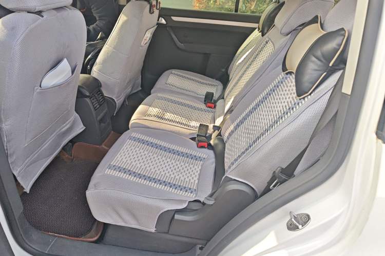 Used Volkswagen Touran 2015 1.4T Manual Fashion Edition 5-Seater Left Rear Seat