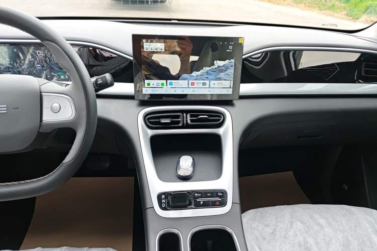 Used Geely Galaxy Geome 2026 Model 310km Youth Edition Audio And AC Panel