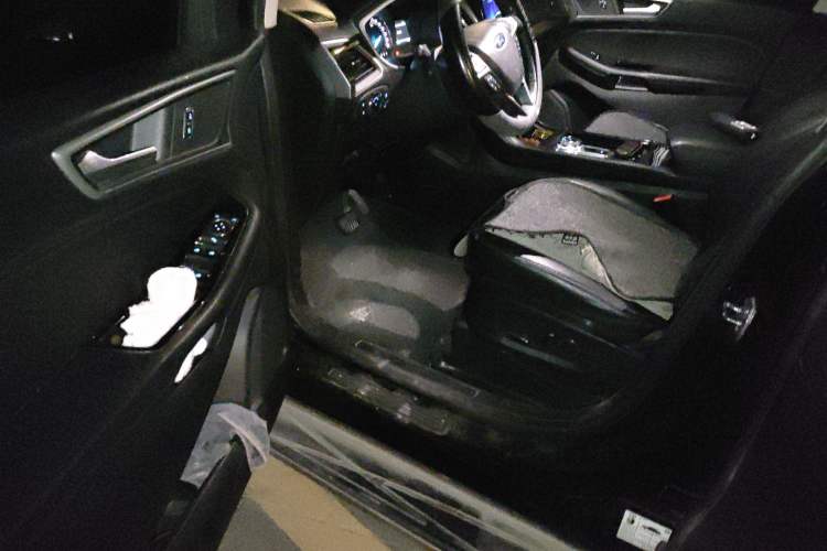 Used Ford Edge 2020 EcoBoost 245 Two-Wheel-Drive Platinum Edition 5 Seats Driver Seat