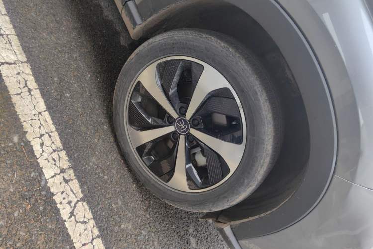 Used BYD Song PLUS New Energy 2021 EV Deluxe Model Right Front Wheel Hub