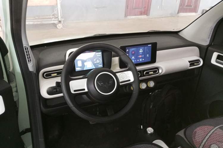 Used Wuling Hongguang MINIEV 2024 3rd Generation 215km Advanced Version Center Console