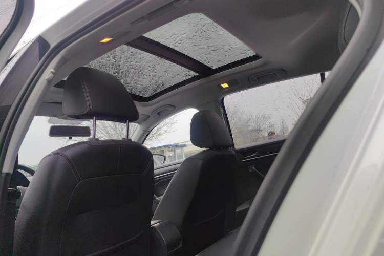 Used Volkswagen C-TREK 2018 230TSI DSG Luxury Version Headliner