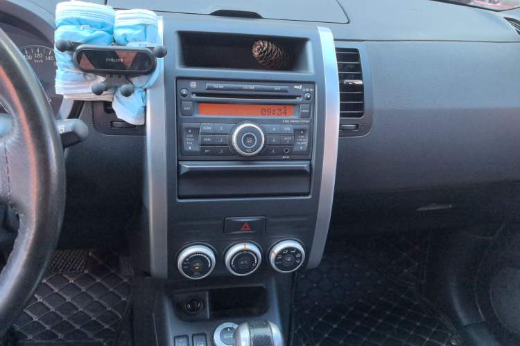 Used Nissan X-Trail 2012 2.5L CVT Luxury Edition 4WD Audio And AC Panel