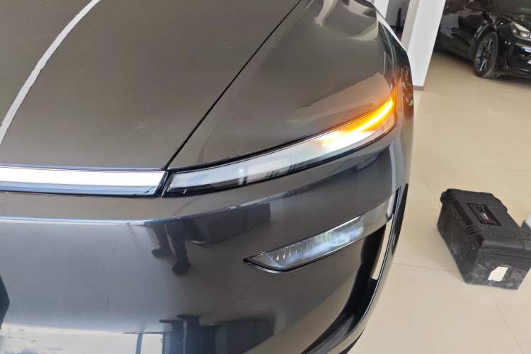 Used Tesla Model Y 2025 Long-Range All-Wheel Drive First Edition Left Front Headlight