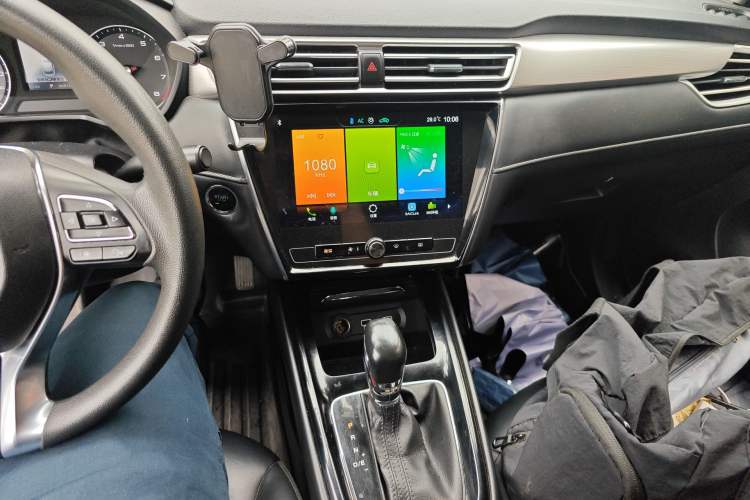 Used Roewe i5 2019 1.5L Automatic 4G Connected Linghao Flagship Edition Audio And AC Panel