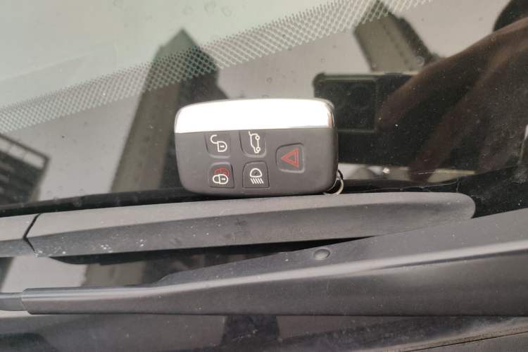 Used Land Rover Discovery Sport 2017 2.0T SE Interior 1