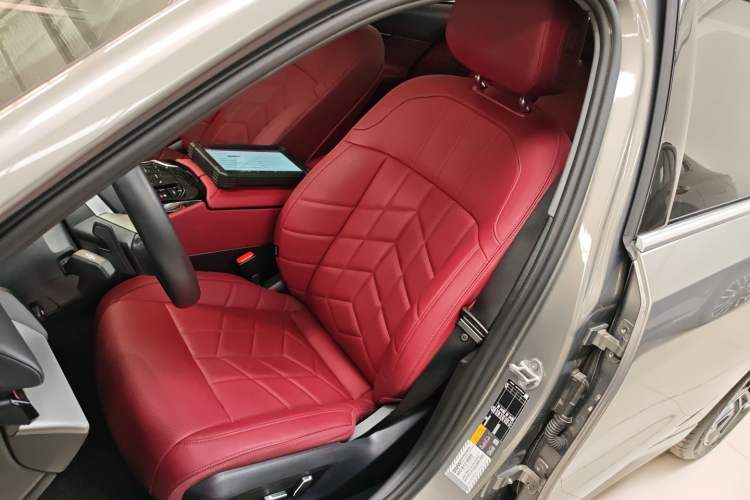 Used BMW i5 2024 eDrive 35L M Sport Package Left Front Seat
