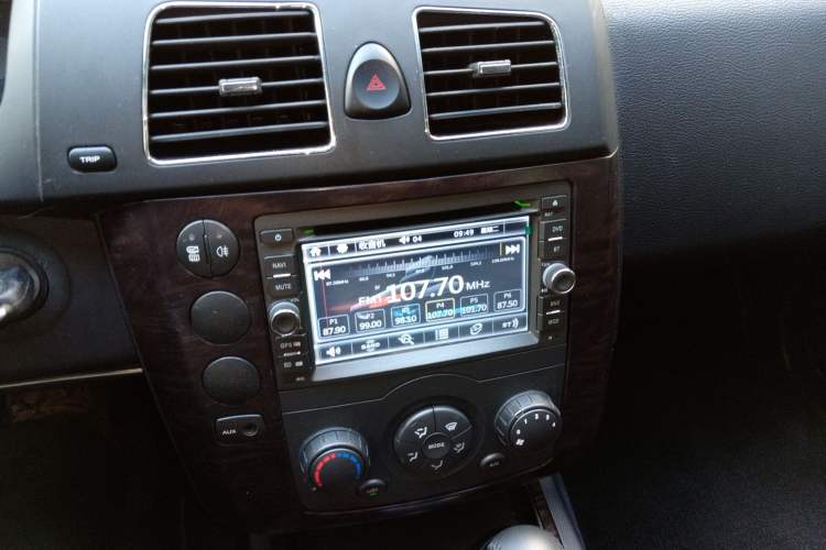 Used Roewe W5 2014 1.8T 2WD Automatic Tharu Special Edition
