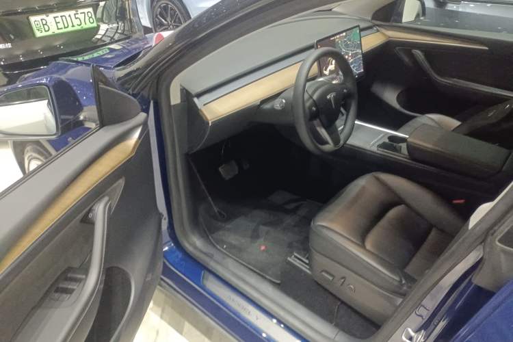 Used Tesla Model Y 2021 Long-Range All-Wheel-Drive Version