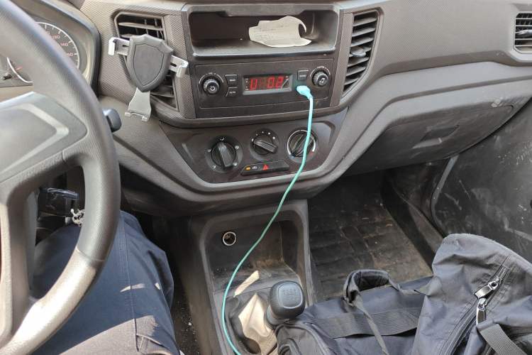 Used Wuling Hongguang V 2022 1.5L Jingqu Edition Electric-Assist LAR Audio And AC Panel