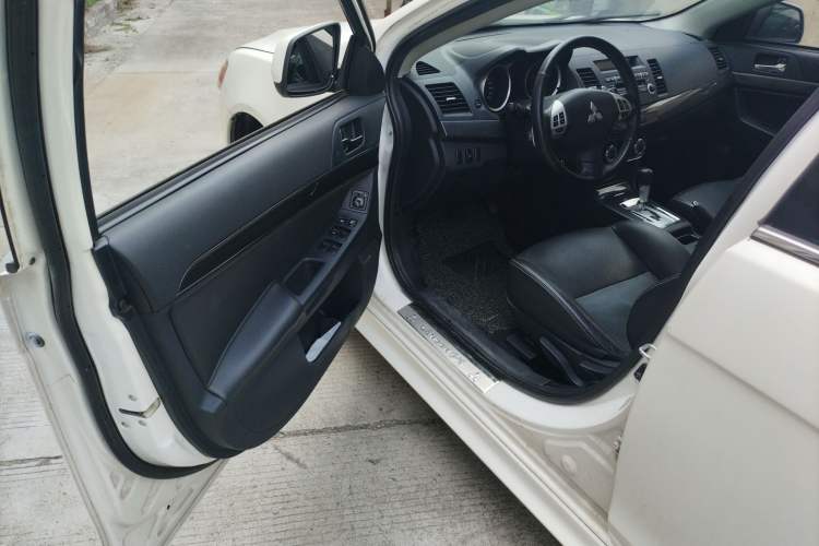 Used Mitsubishi Lancer EX 2011 Fashion Edition 1.8L CVT Comfort Version
