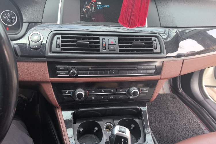 Used BMW 5 Series 2017 520Li Elegant Edition Audio And AC Panel