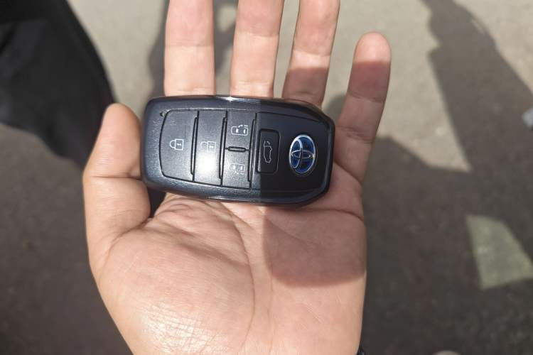 Used Toyota SIENNA 2023 2.5L Hybrid Deluxe Edition
