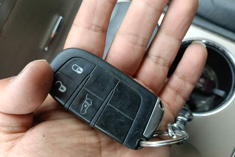 Used Jeep Grand Cherokee 2015 3.0L Comfort Navigation Edition Vehicle Key