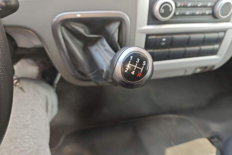 Used Foton Scenic G7 2017 2.0L Short-Wheelbase Commercial Van High Roof 4 Seats 4Q20M
