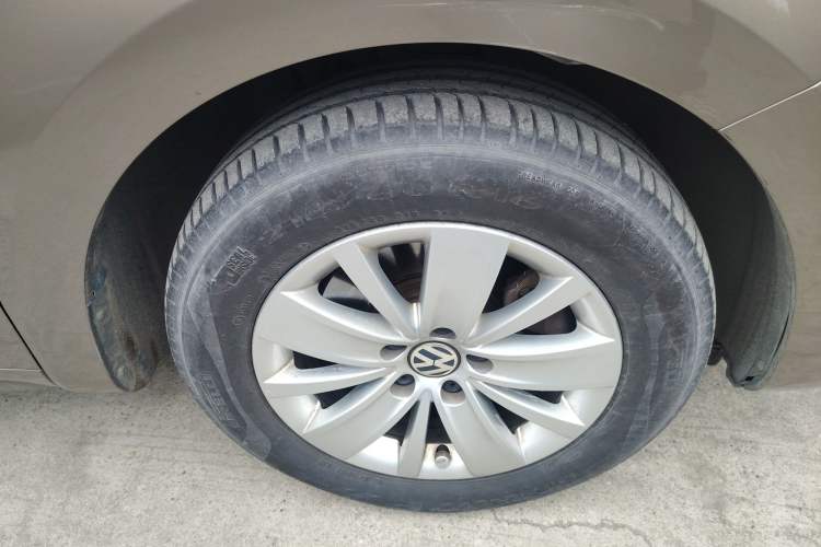 Used Volkswagen Sharan 2016 280TSI Enjoyment Model 7-Seater Right Front Wheel Hub