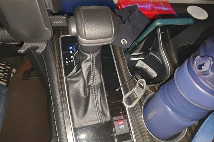 Used Toyota Granvia 2022 2.5L Hybrid Prestige Edition Gear Lever