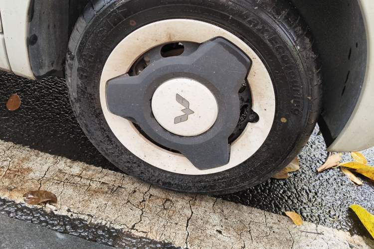 Used Wuling Hongguang MINIEV 2024 3rd Generation 215km Youth Edition Right Front Wheel Hub