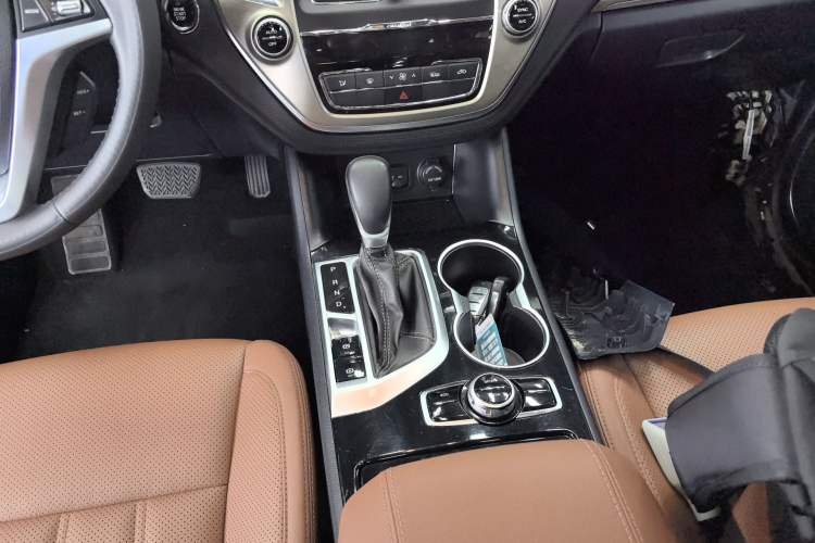 Used CHANGAN CS95 2017 2.0T Two-Wheel Drive Zhiyuan Edition Gear Lever