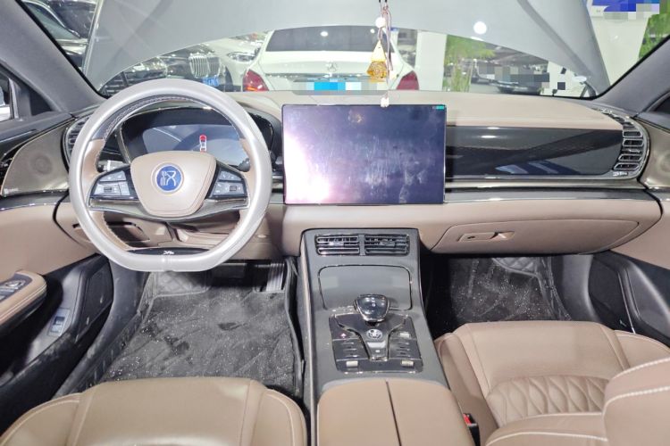 Used BYD Han 2020 DM Four-Wheel Drive Performance Edition Prestige Model Center Console