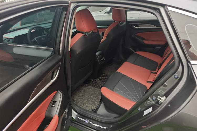 Used CHANGAN Eado 2024 PLUS Blue Whale NE 1.4T GDI DCT High-Energy Edition
