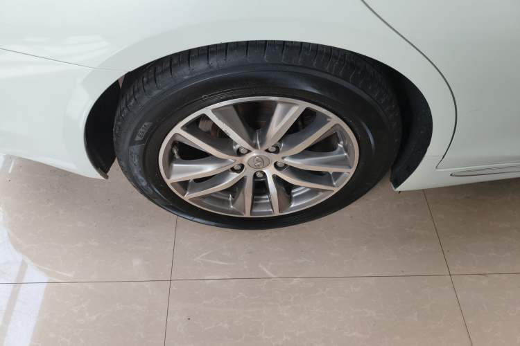 Used Infiniti Q50L 2018 2.0T Comfort Edition China VI Standard Right Rear Wheel Hub