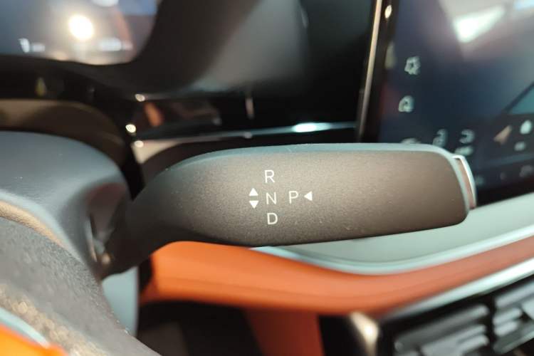 Used BYD Tang New Energy 2025 Model Smart Drive Version DM-i 175KM Prestige Version Gear Lever