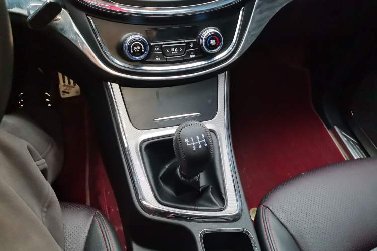 Used Baojun 560 2016 1.8L Manual Luxury Edition
