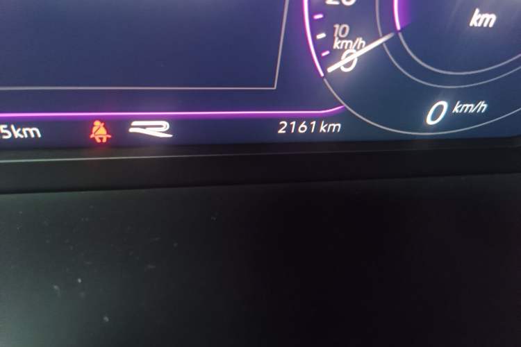 Used Volkswagen T-ROC 2025 Facelift Model 2 300TSI DSG Two-Wheel Drive Chenguang Edition Odometer Close Up