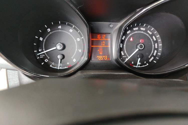 Used Chery Arrizo 7 2013 1.6L Manual Zhi Ling Edition Odometer Close Up