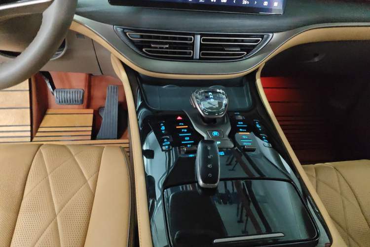 Used Denza D9 2022 DM-i 970 Four-Wheel Drive Flagship Model Gear Lever