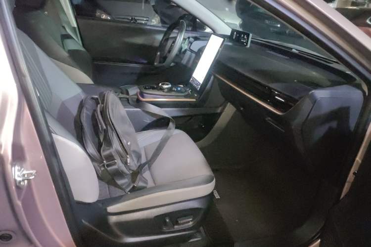 Used Toyota bZ3 2023 616 km Long-Range Premium