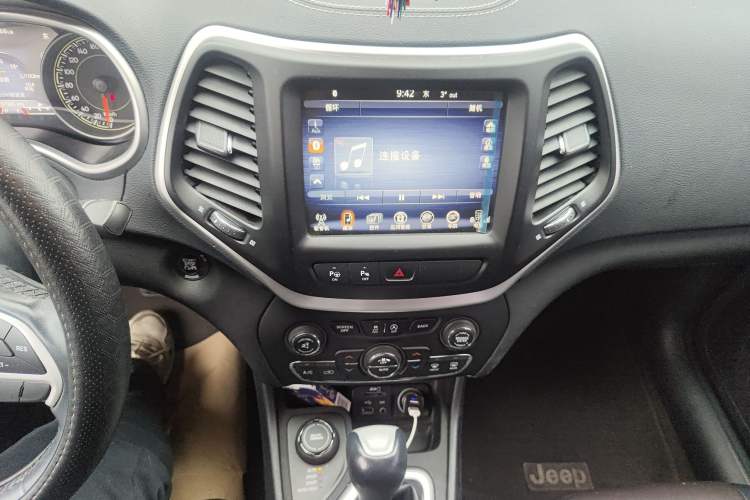 Used Jeep Cherokee 2016 2.4L Superior Edition
