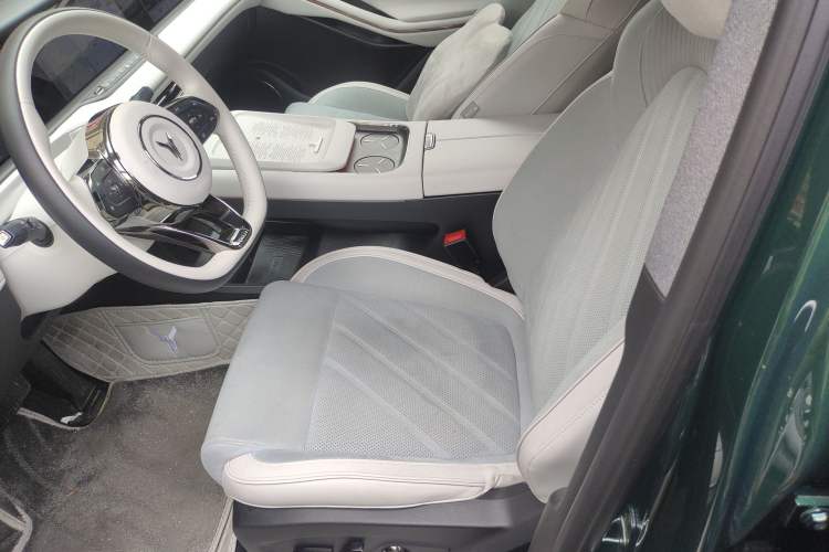 Used VOYAH FREE 2025 318 318 km Rear-Drive Touring Edition Left Front Seat