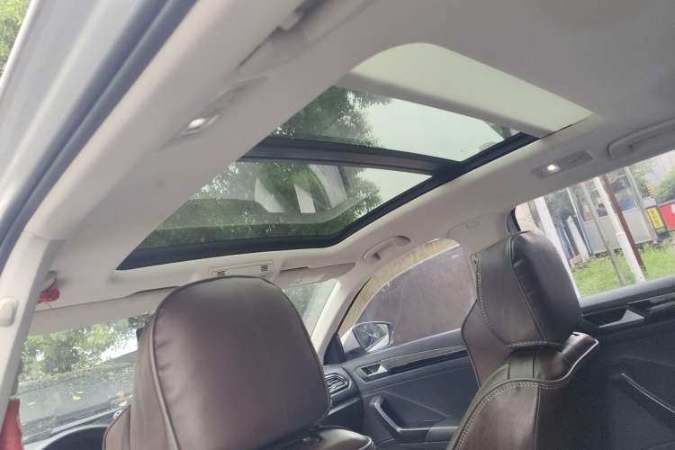 Used Volkswagen T-ROC 2021 280TSI DSG Two-Wheel Drive Comfort Connect Edition