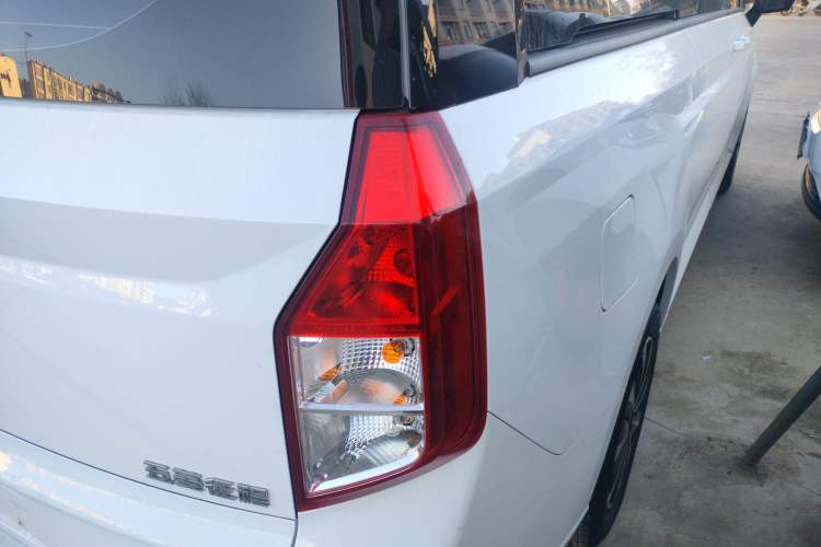 Used Wuling Zhengcheng 2021 1.5T Manual Luxury Version Right Rear Taillight