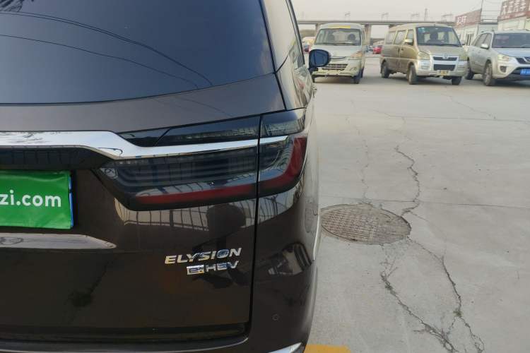 Used Honda Elysion 2022 2.0L eHEV Luxury First Edition
