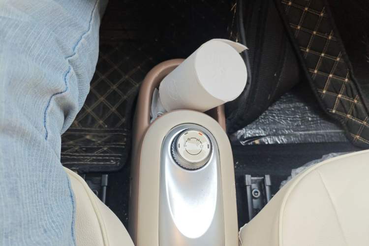 Used Wuling Hongguang MINIEV 2025 Four-Door Version Premium Edition Gear Lever