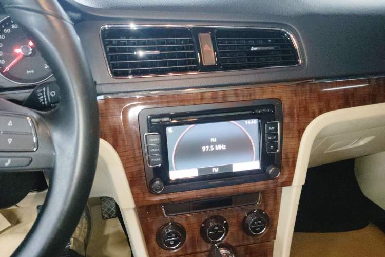 Used Volkswagen Lavida 2013 Revised Version 1.6L Automatic Luxury Edition