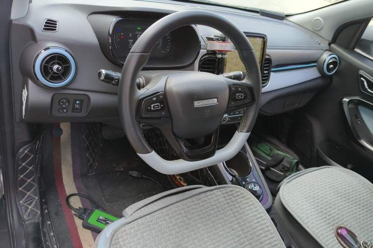 Used Chery Little Ant 2022 Revised Version Sweet Pink Edition Half-Sugar Version Lithium Iron Phosphate 30.7 kWh 30 kW 301 km Center Console