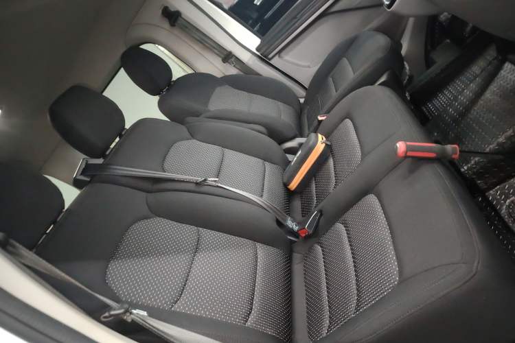 Used SAIC MAXUS Xintu V70 2023 2.0T Elite Edition Automatic Short Wheelbase Low Roof – 5/6 Seats