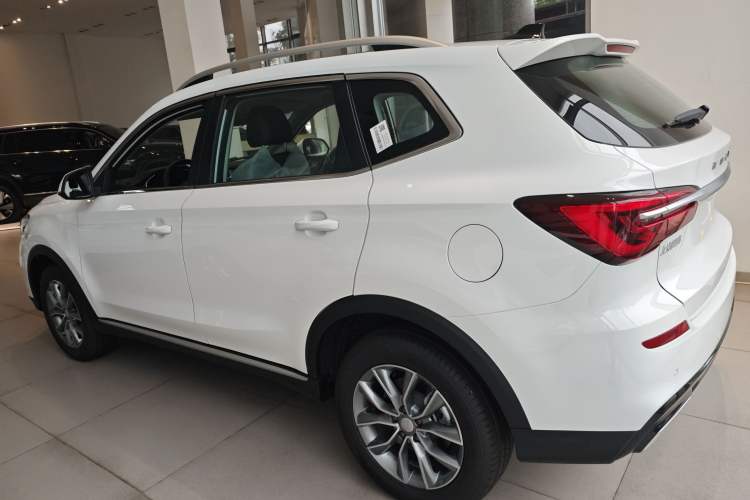 Used Roewe RX5 2023 PLUS 330TGI Automatic Trendsetting Smart Edition